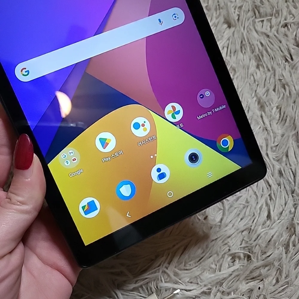 TCL Tab 8 Le 8 HD Tablet Korean Language and X4 32 GB. MSRP $119
